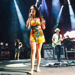 Lana Del Rey feet photo thumbnail