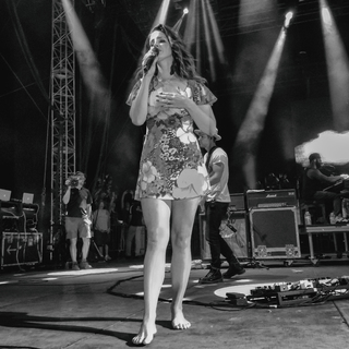 Lana Del Rey feet photo thumbnail