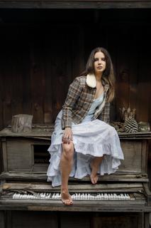 Lana Del Rey feet photo thumbnail