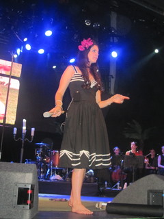 Lana Del Rey feet photo thumbnail