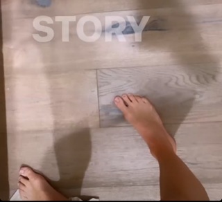 Gabbie Hanna feet photo thumbnail
