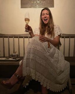 Jessica Biel feet photo thumbnail