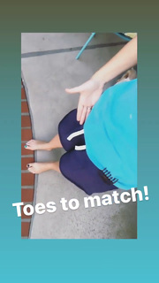 Angela Kinsey feet photo thumbnail