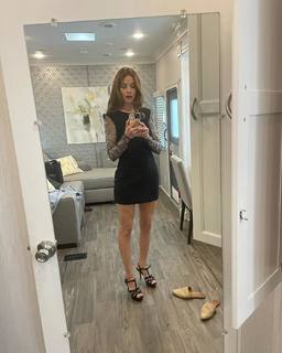 Michelle Monaghan feet photo thumbnail