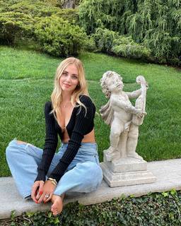 Chiara Ferragni feet photo thumbnail