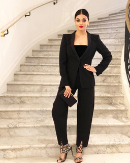 Aishwarya Rai Bachchan feet photo thumbnail