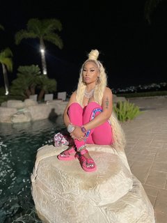 Nicki Minaj feet photo thumbnail
