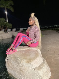 Nicki Minaj feet photo thumbnail