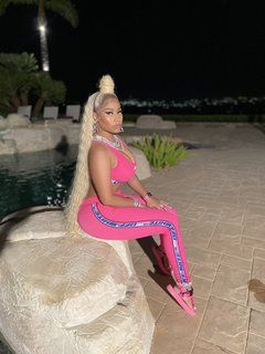 Nicki Minaj feet photo thumbnail