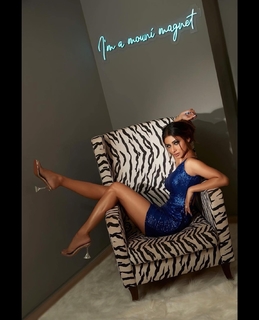 Mouni Roy feet photo thumbnail
