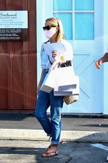 Reese Witherspoon feet photo thumbnail