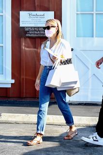 Reese Witherspoon feet photo thumbnail