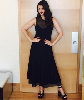 Aishwarya Rai Bachchan feet photo thumbnail