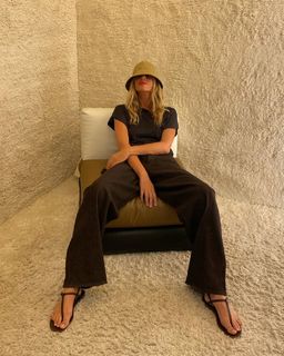 Alessia Marcuzzi feet photo thumbnail