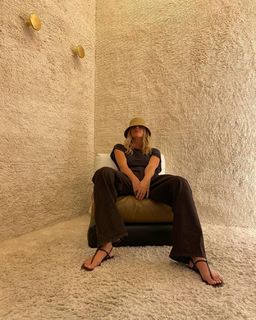 Alessia Marcuzzi feet photo thumbnail
