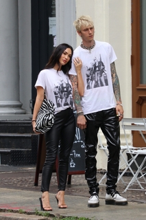 Megan Fox feet photo thumbnail