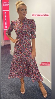 Amanda Holden feet photo thumbnail