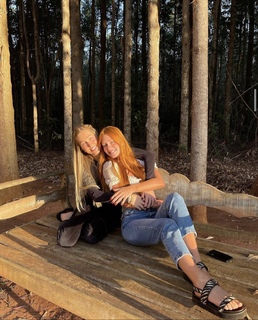 Marina Ruy Barbosa feet photo thumbnail