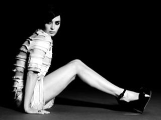 Emily Blunt feet photo thumbnail