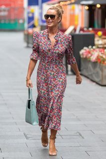 Amanda Holden feet photo thumbnail