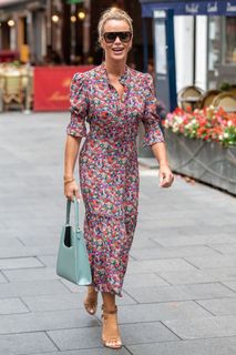Amanda Holden feet photo thumbnail