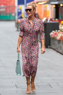 Amanda Holden feet photo thumbnail
