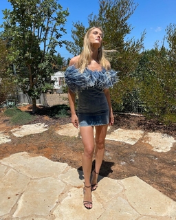Bar Refaeli feet photo thumbnail