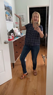 Angela Kinsey feet photo thumbnail