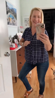 Angela Kinsey feet photo thumbnail