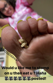 Deedee Rican feet photo thumbnail