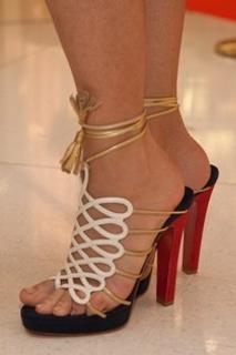 Adriane Galisteu feet photo thumbnail
