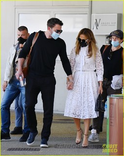 Jennifer Lopez feet photo thumbnail