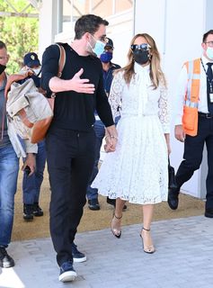 Jennifer Lopez feet photo thumbnail