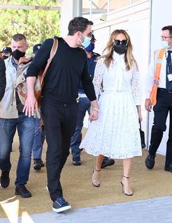 Jennifer Lopez feet photo thumbnail