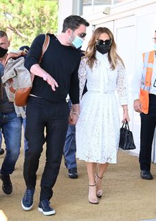 Jennifer Lopez feet photo thumbnail