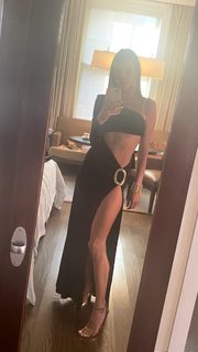 Alessandra Ambrosio feet photo thumbnail