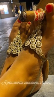 Veronica Maya feet photo thumbnail