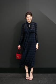 Alexandra Daddario feet photo thumbnail