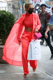 Rita Ora feet photo thumbnail
