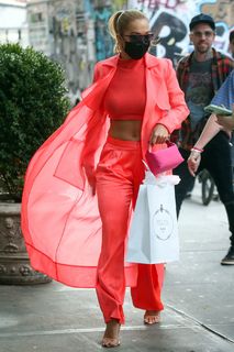 Rita Ora feet photo thumbnail