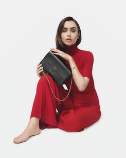 Lily Collins feet photo thumbnail