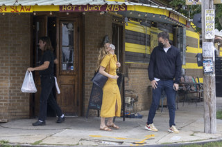Jennifer Lawrence feet photo thumbnail