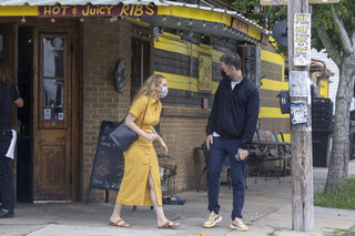 Jennifer Lawrence feet photo thumbnail