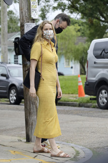 Jennifer Lawrence feet photo thumbnail