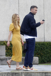 Jennifer Lawrence feet photo thumbnail