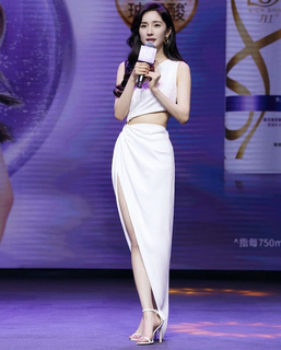 Mi Yang feet photo thumbnail