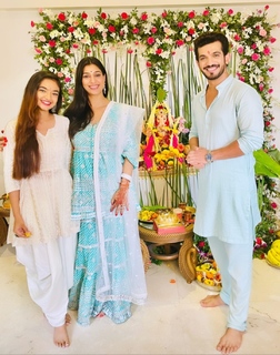 Anushka Sen feet photo thumbnail