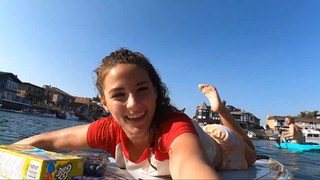 Sofie Dossi feet photo thumbnail