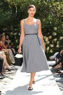 Irina Shayk feet photo thumbnail