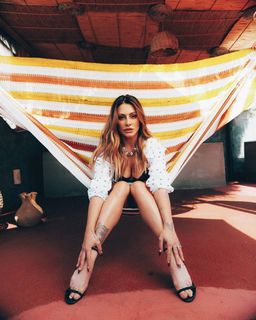 Cleo feet photo thumbnail